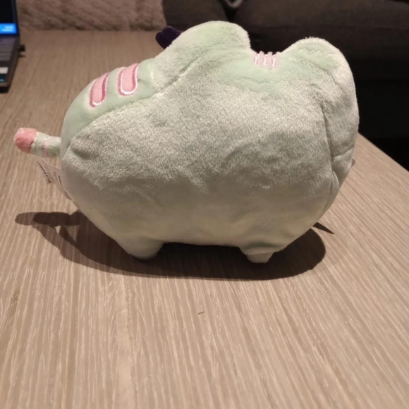 Adorable Kawaii Chibi Green Mint Mini Pusheen Plush - Picture 2 of 2
